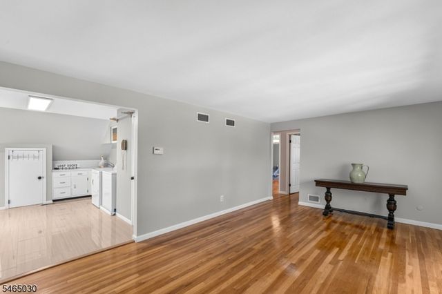 39 Lessing Rd, West Orange Twp., NJ 07052