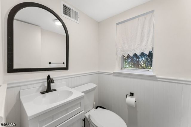 39 Lessing Rd, West Orange Twp., NJ 07052