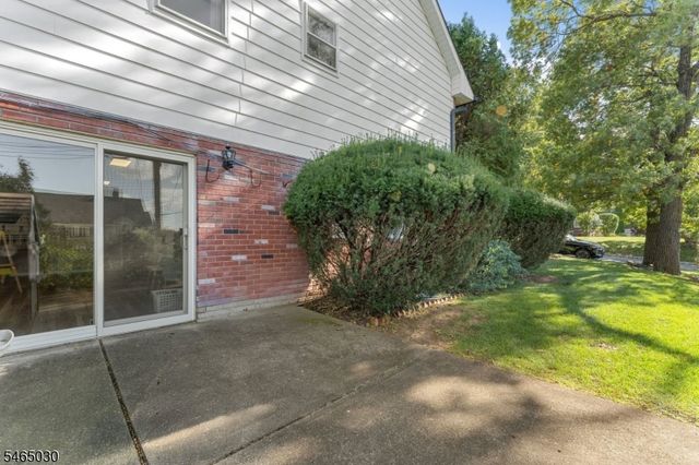 39 Lessing Rd, West Orange Twp., NJ 07052