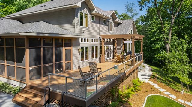 4400 Ettenmoor Lane SW, Rochester, MN 55902