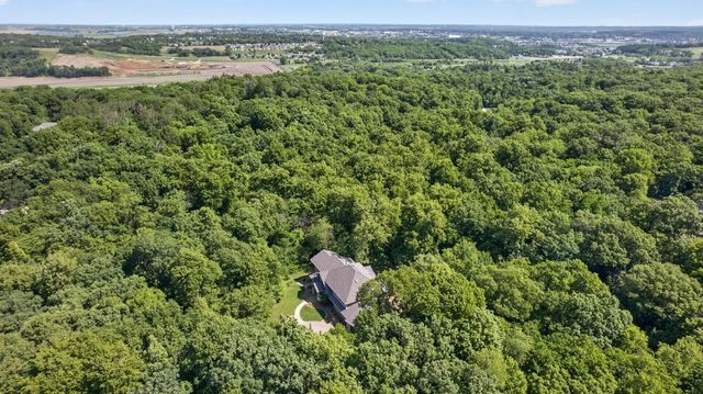 4400 Ettenmoor Lane SW, Rochester, MN 55902
