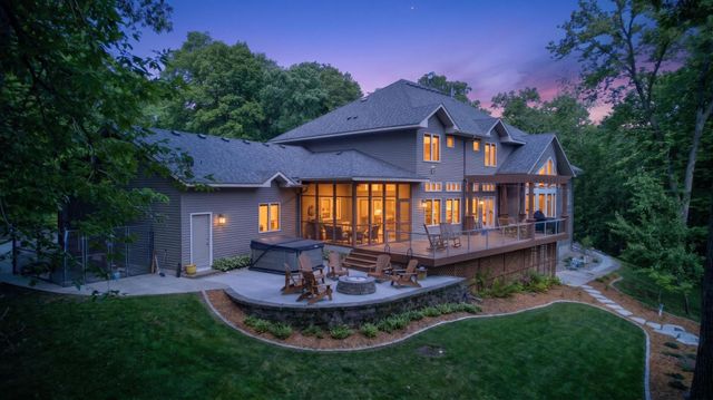 4400 Ettenmoor Lane SW, Rochester, MN 55902