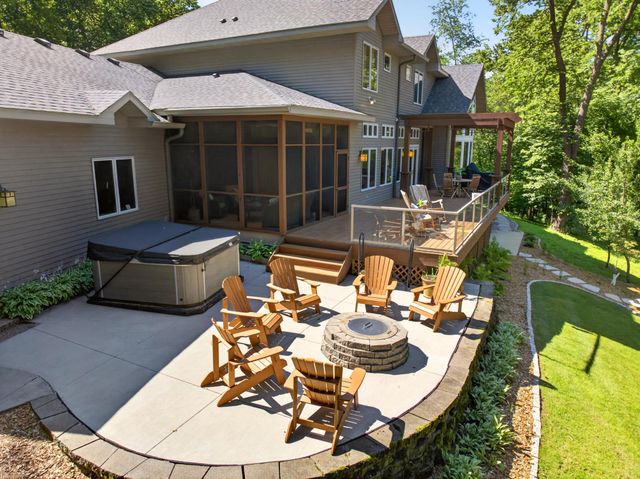 4400 Ettenmoor Lane SW, Rochester, MN 55902