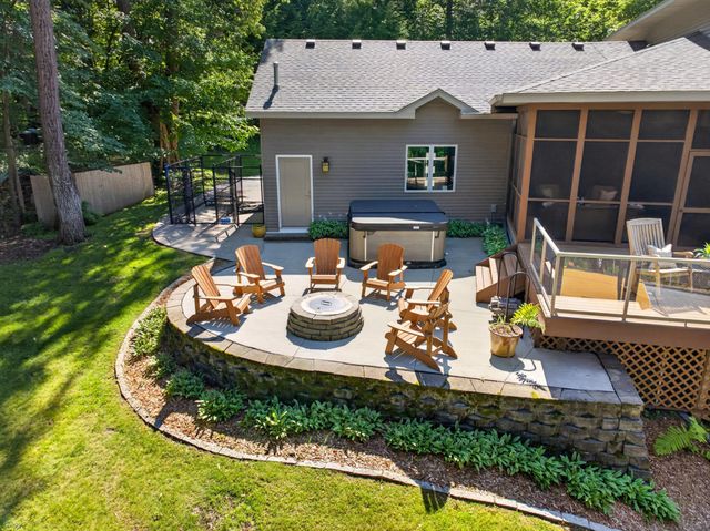 4400 Ettenmoor Lane SW, Rochester, MN 55902