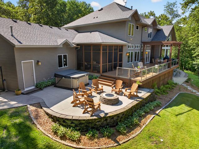 4400 Ettenmoor Lane SW, Rochester, MN 55902