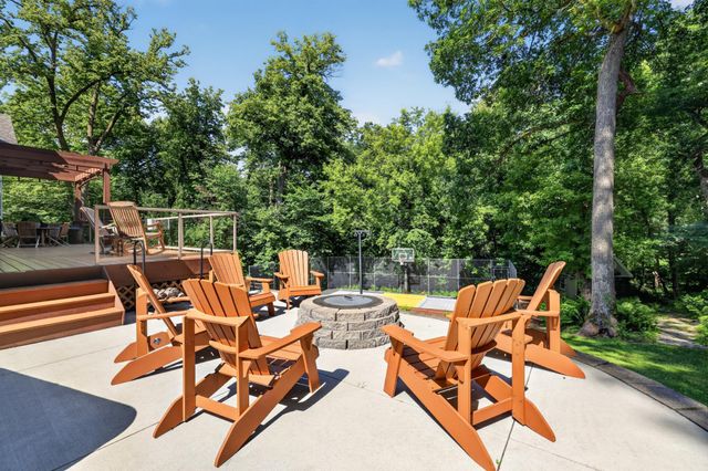 4400 Ettenmoor Lane SW, Rochester, MN 55902