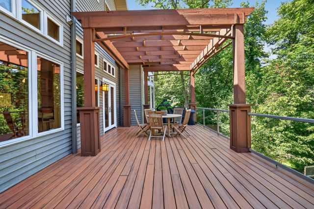 4400 Ettenmoor Lane SW, Rochester, MN 55902