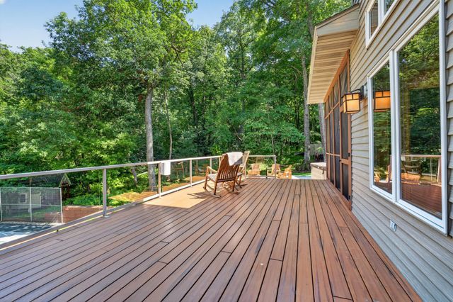4400 Ettenmoor Lane SW, Rochester, MN 55902