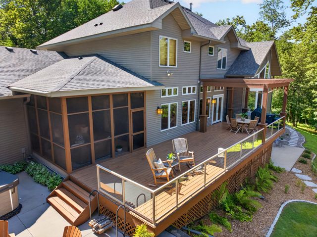 4400 Ettenmoor Lane SW, Rochester, MN 55902