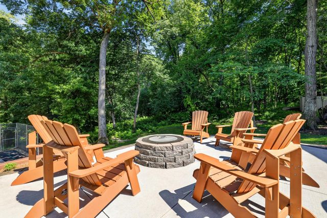 4400 Ettenmoor Lane SW, Rochester, MN 55902