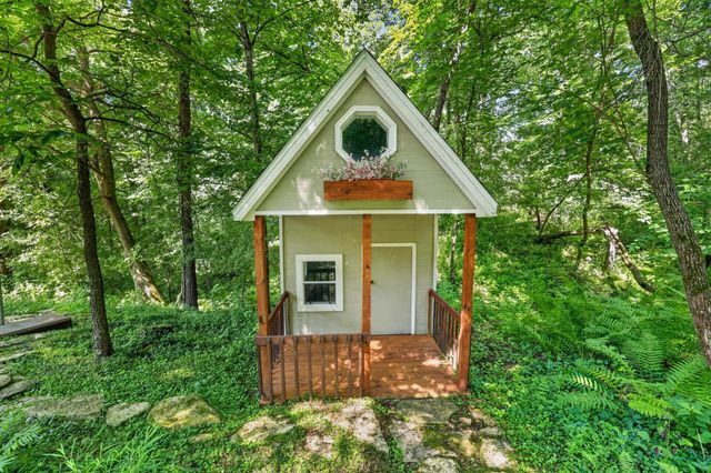 4400 Ettenmoor Lane SW, Rochester, MN 55902