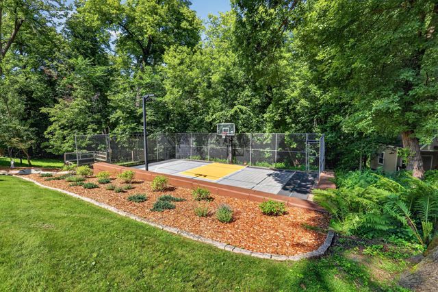 4400 Ettenmoor Lane SW, Rochester, MN 55902
