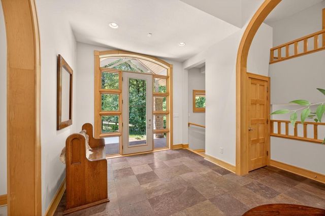 4400 Ettenmoor Lane SW, Rochester, MN 55902