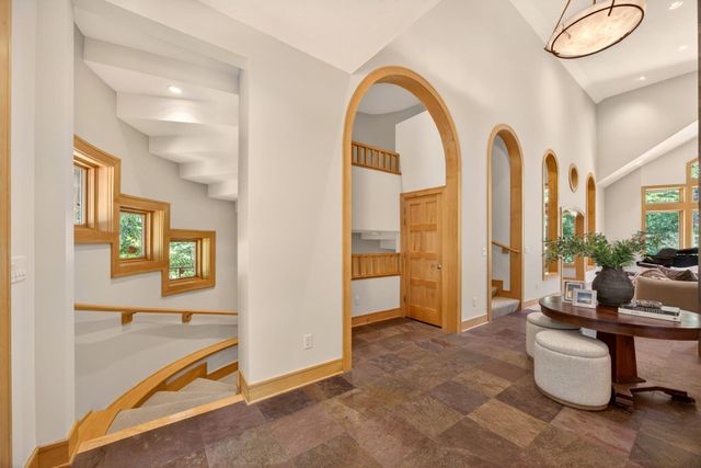 4400 Ettenmoor Lane SW, Rochester, MN 55902