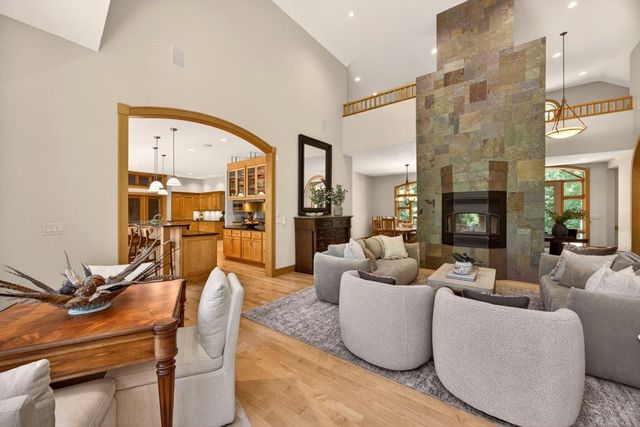 4400 Ettenmoor Lane SW, Rochester, MN 55902