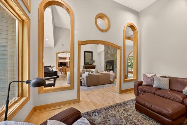 4400 Ettenmoor Lane SW, Rochester, MN 55902