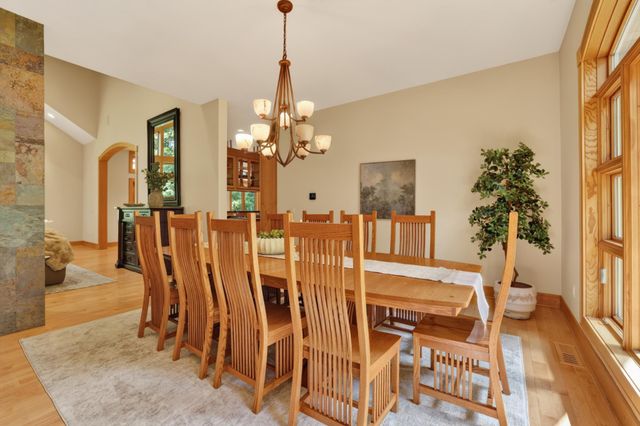 4400 Ettenmoor Lane SW, Rochester, MN 55902