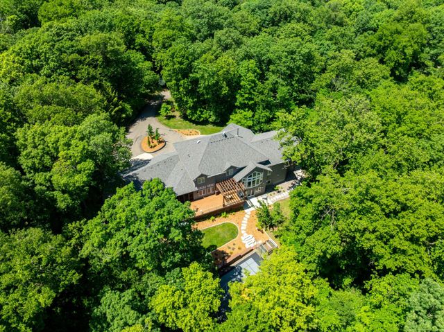 4400 Ettenmoor Lane SW, Rochester, MN 55902
