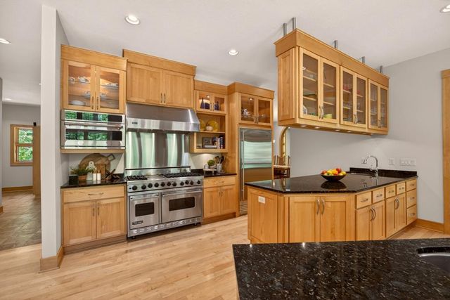 4400 Ettenmoor Lane SW, Rochester, MN 55902