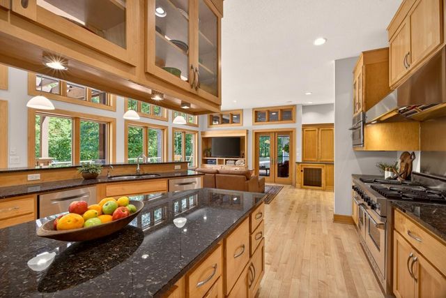 4400 Ettenmoor Lane SW, Rochester, MN 55902