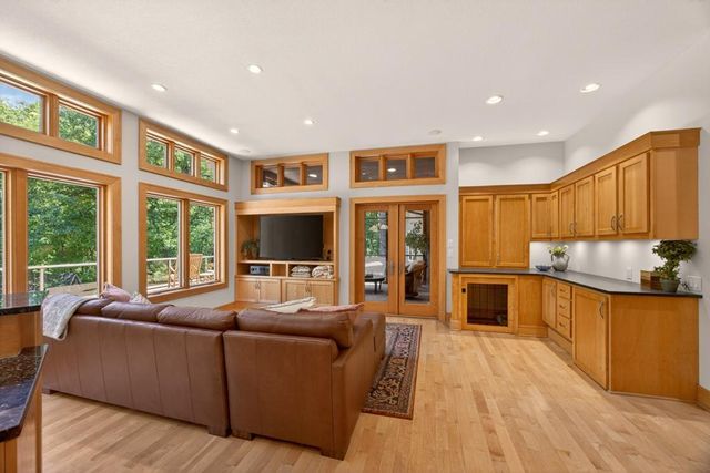 4400 Ettenmoor Lane SW, Rochester, MN 55902