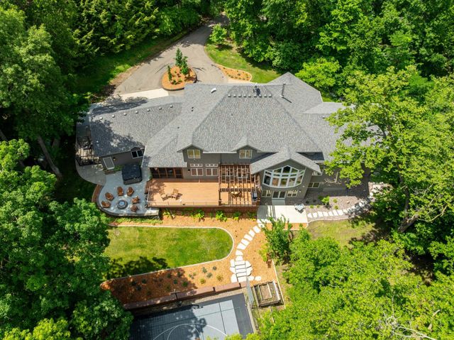 4400 Ettenmoor Lane SW, Rochester, MN 55902