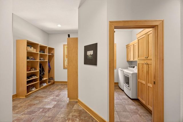 4400 Ettenmoor Lane SW, Rochester, MN 55902