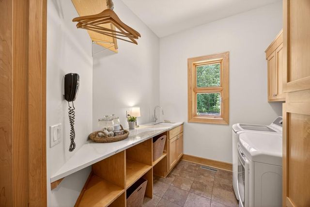 4400 Ettenmoor Lane SW, Rochester, MN 55902
