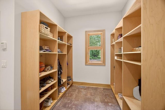 4400 Ettenmoor Lane SW, Rochester, MN 55902