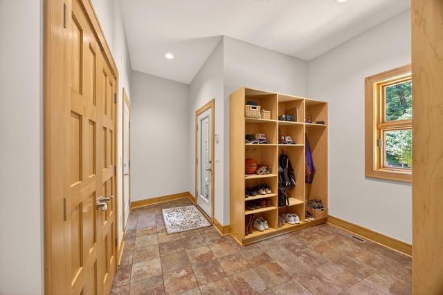 4400 Ettenmoor Lane SW, Rochester, MN 55902