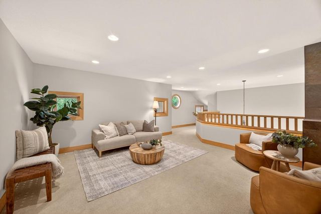 4400 Ettenmoor Lane SW, Rochester, MN 55902
