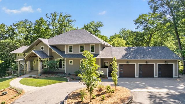 4400 Ettenmoor Lane SW, Rochester, MN 55902