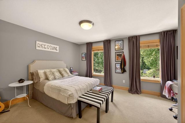 4400 Ettenmoor Lane SW, Rochester, MN 55902
