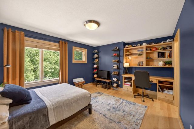 4400 Ettenmoor Lane SW, Rochester, MN 55902