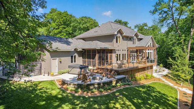 4400 Ettenmoor Lane SW, Rochester, MN 55902