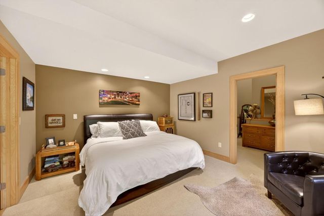 4400 Ettenmoor Lane SW, Rochester, MN 55902
