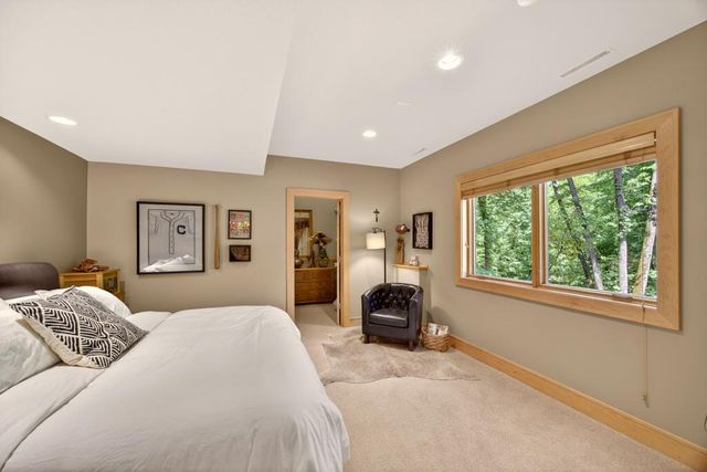 4400 Ettenmoor Lane SW, Rochester, MN 55902