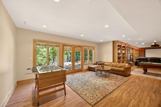 4400 Ettenmoor Lane SW, Rochester, MN 55902