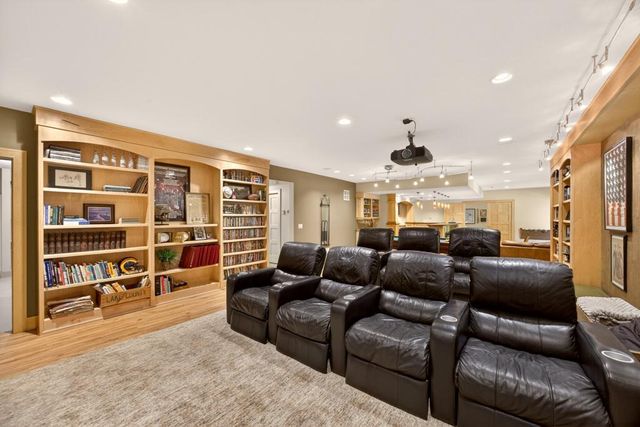 4400 Ettenmoor Lane SW, Rochester, MN 55902