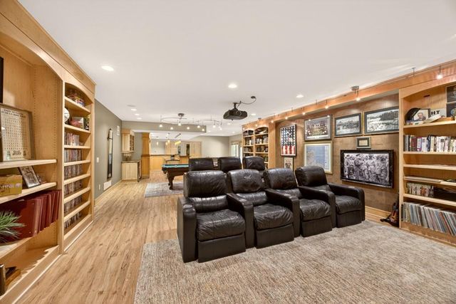 4400 Ettenmoor Lane SW, Rochester, MN 55902