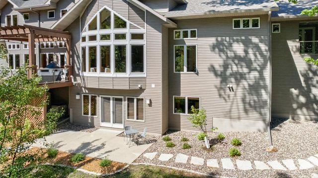 4400 Ettenmoor Lane SW, Rochester, MN 55902