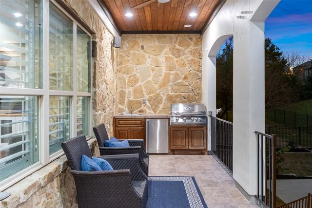 302 Duffy LN, Lakeway, TX 78738