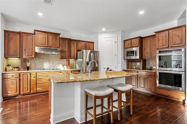 302 Duffy LN, Lakeway, TX 78738