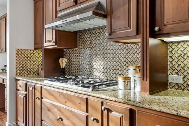 302 Duffy LN, Lakeway, TX 78738