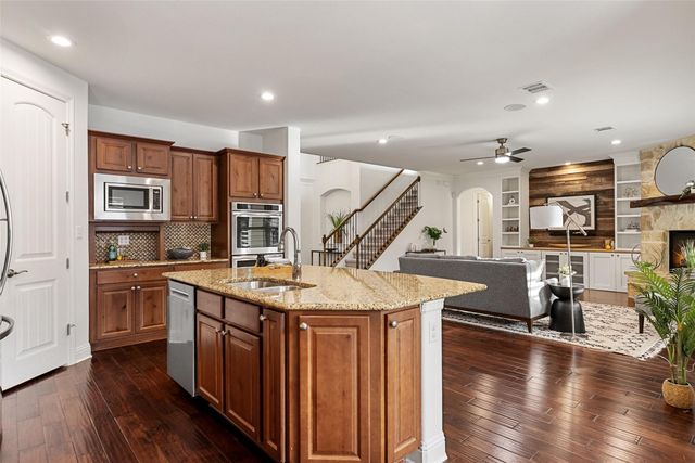 302 Duffy LN, Lakeway, TX 78738