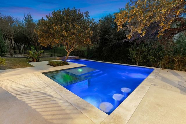 302 Duffy LN, Lakeway, TX 78738