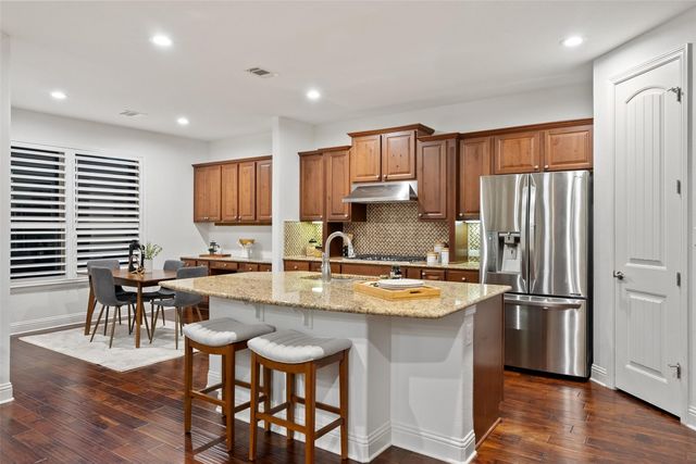 302 Duffy LN, Lakeway, TX 78738