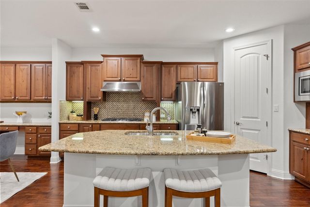 302 Duffy LN, Lakeway, TX 78738