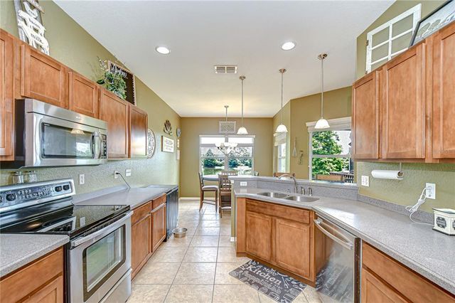 6519 TWIN BRIDGES DRIVE, Zephyrhills, FL 33541