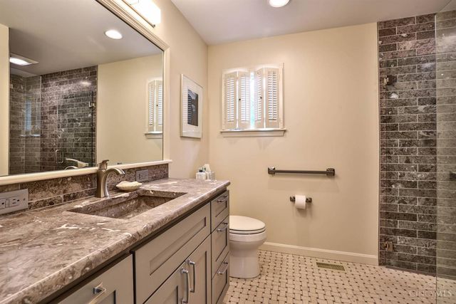 919 Oregon Trail, Wyoming, OH 45215